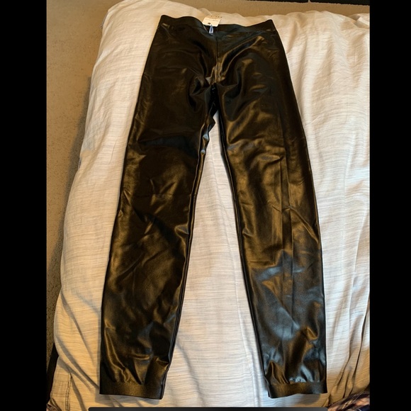 Hue Leatherette High-Rise Leggings - Picture 6 of 7